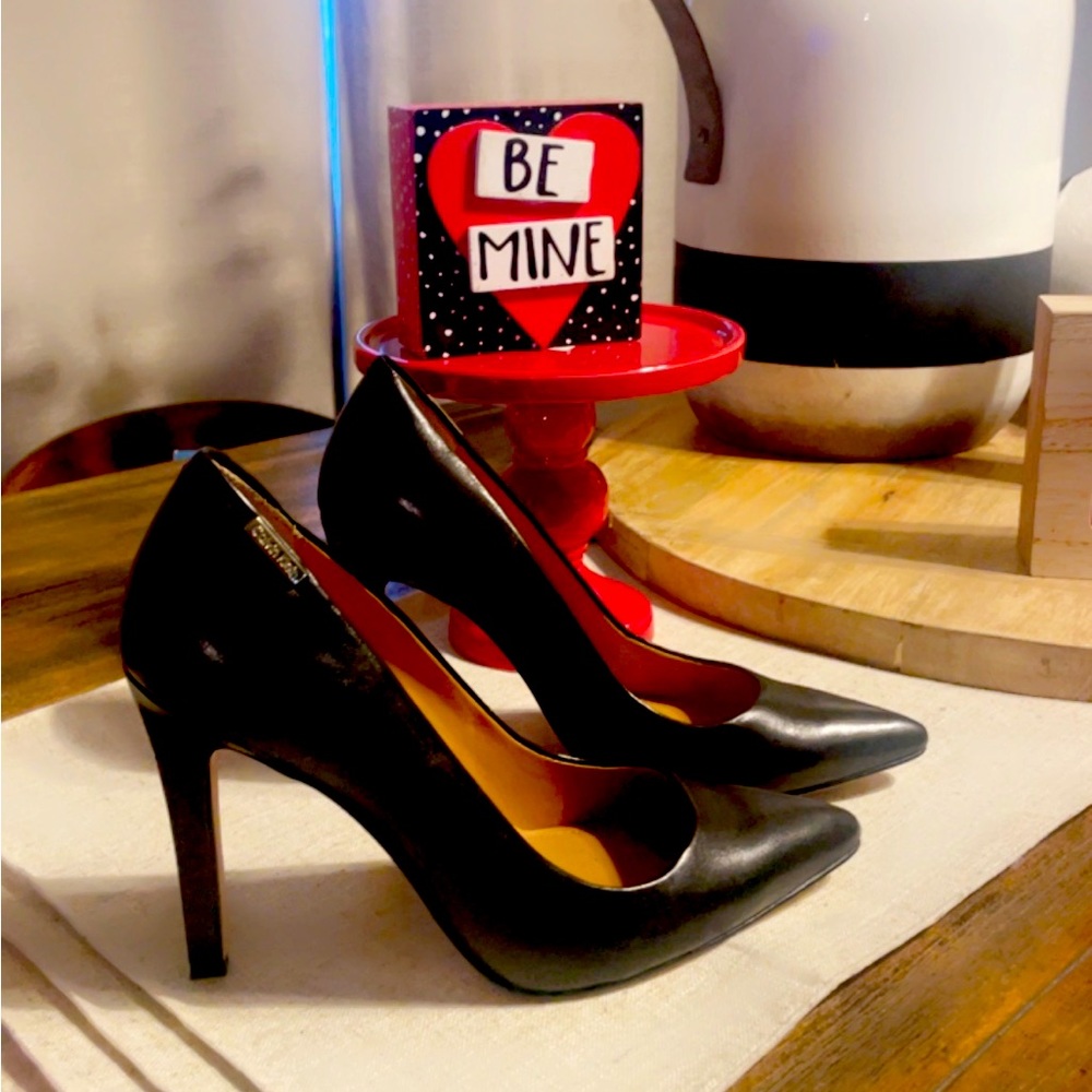Beautiful CALVIN KLEIN BLACK HEELS